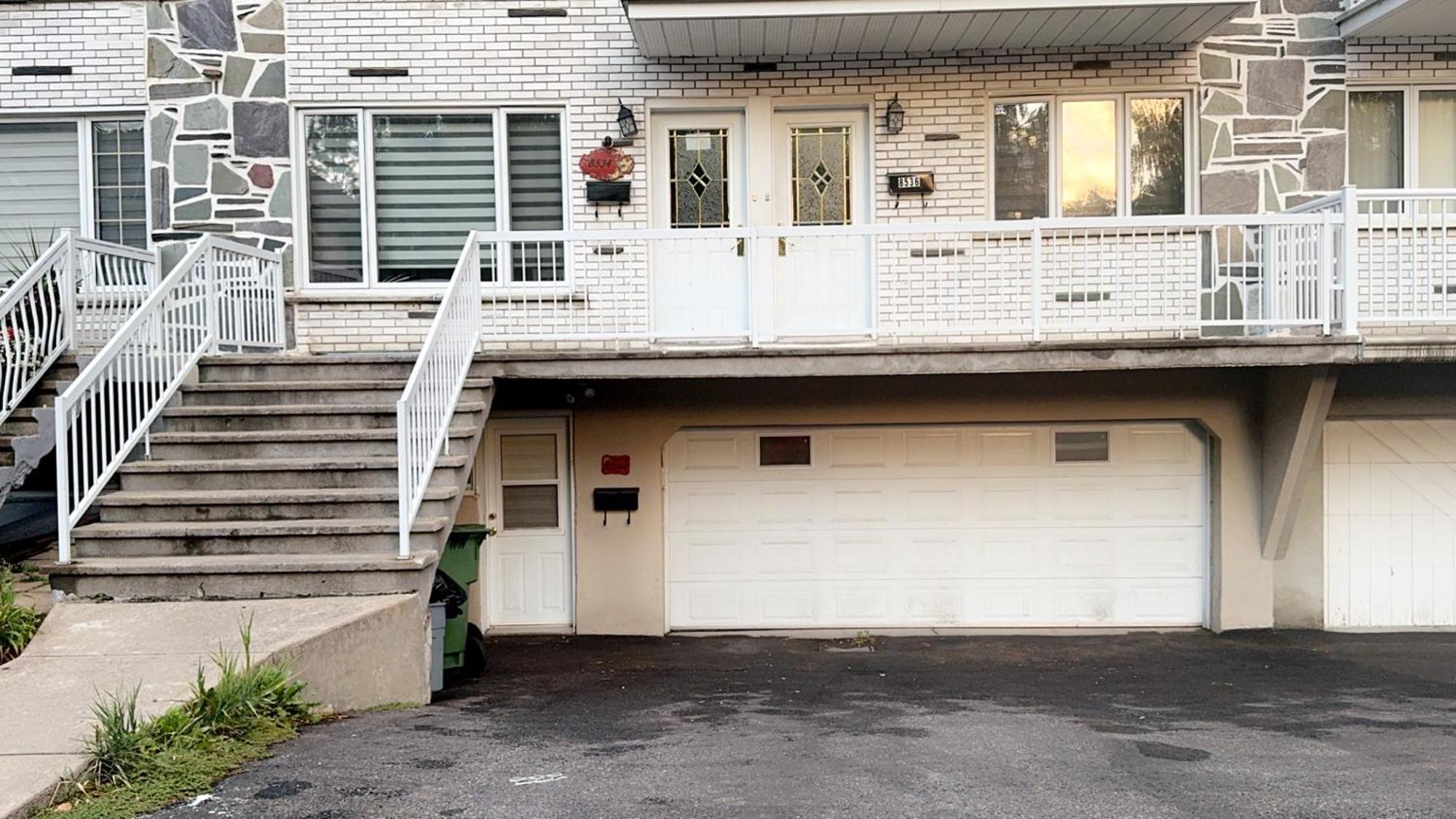 Montreal Bedroom One Exterior photo